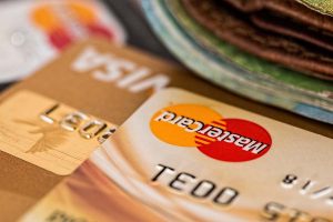 Denatran regulamenta pagamentos de multas com cartão de débito e crédito