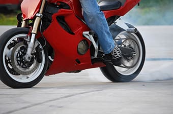 Dia do motociclista: estudo aponta erros comuns que podem acabar em acidentes