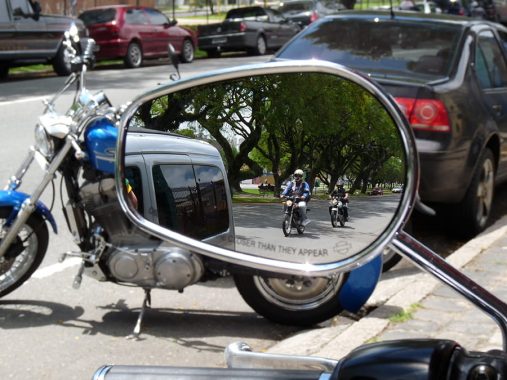 Por que o motociclista é a grande vítima do trânsito brasileiro?