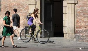 Multa para pedestres e ciclistas é adiada para 2019