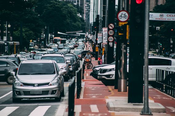 Pesquisa diz que 76% dos paulistanos aceitam restringir uso de carros