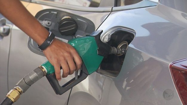 Preço da gasolina subiu na semana; diesel ficou estável, mostra ANP