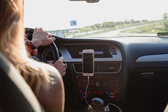 6 principais infrações que você precisa evitar ao viajar de carro nas férias