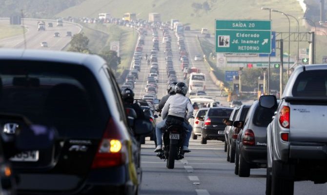 Detran.SP dá dicas de como enfrentar congestionamentos nas estradas