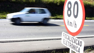 Passar a 80 km/h em via de 70 km/h 'às vezes é distração' e é 'falta leve', avalia ministro da Infraestrutura