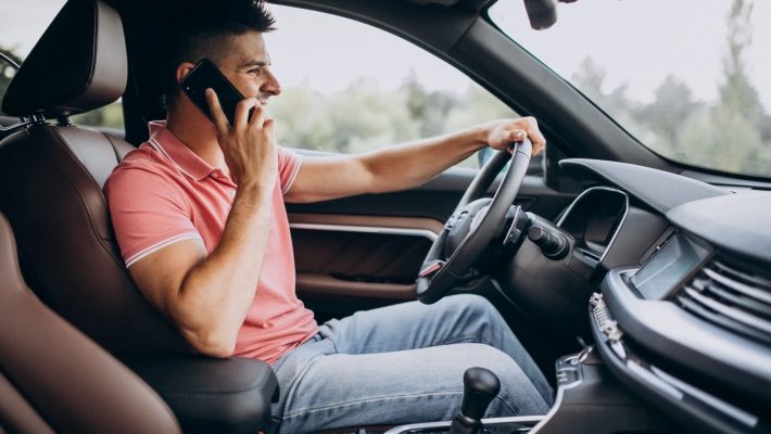 Multa por usar celular ao volante pode ficar mais cara