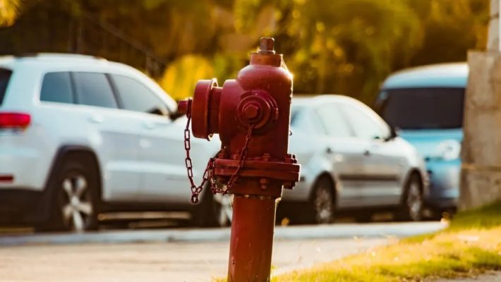 Por que estacionar junto a hidrante de incêndio é infração de trânsito? Veja a resposta!
