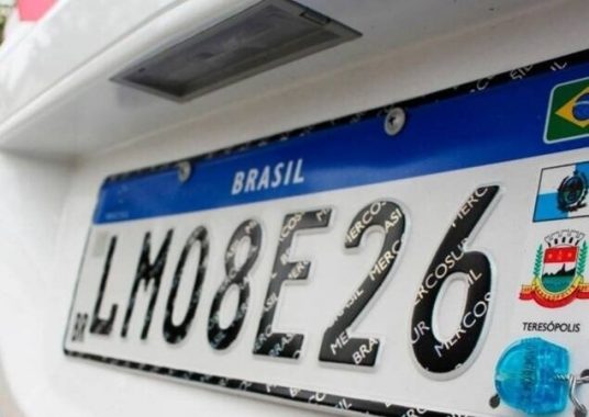 Pandemia freia ritmo de implantação das placas Mercosul