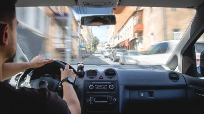 Você sabia que existe velocidade mínima para dirigir?